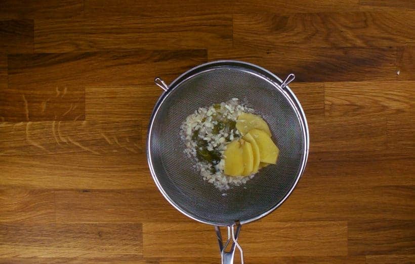 Hainan Chicken Rice Instant Pot: filter hainanese chicken stock with strainer   #AmyJacky #InstantPot #PressureCooker #recipe #asian #chinese #chicken #rice