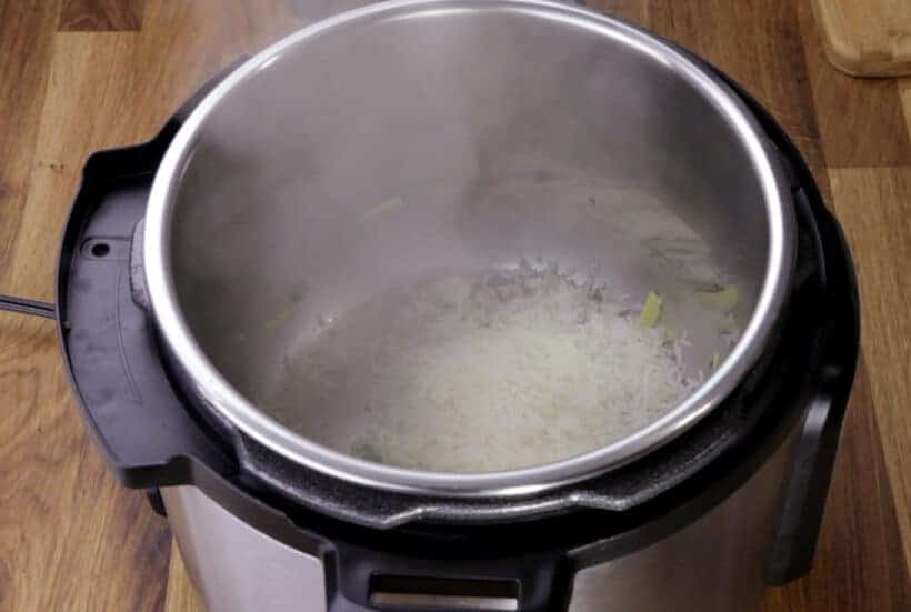 rinse rice in Instant Pot  #AmyJacky #InstantPot #PressureCooker #recipe